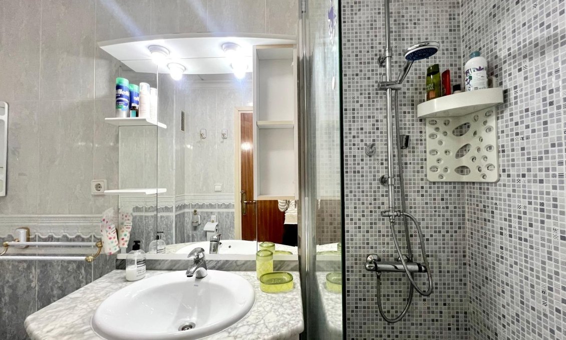 Használt Ingatlanok - Apartman -
Torrevieja - Paseo Maritimo