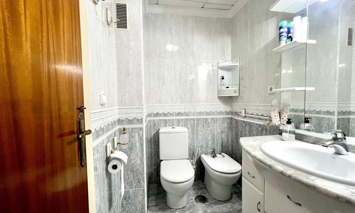 Használt Ingatlanok - Apartman -
Torrevieja - Paseo Maritimo