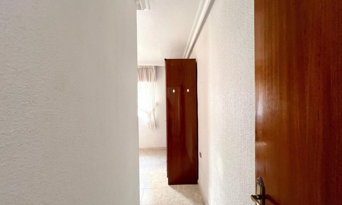 Használt Ingatlanok - Apartman -
Torrevieja - Paseo Maritimo