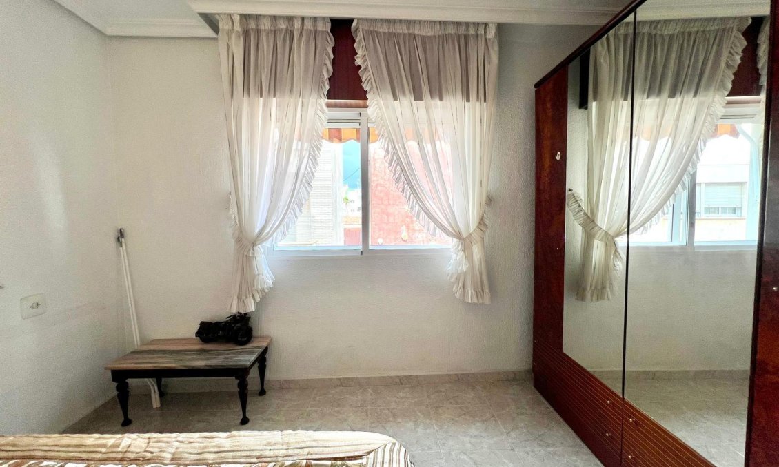 Használt Ingatlanok - Apartman -
Torrevieja - Paseo Maritimo