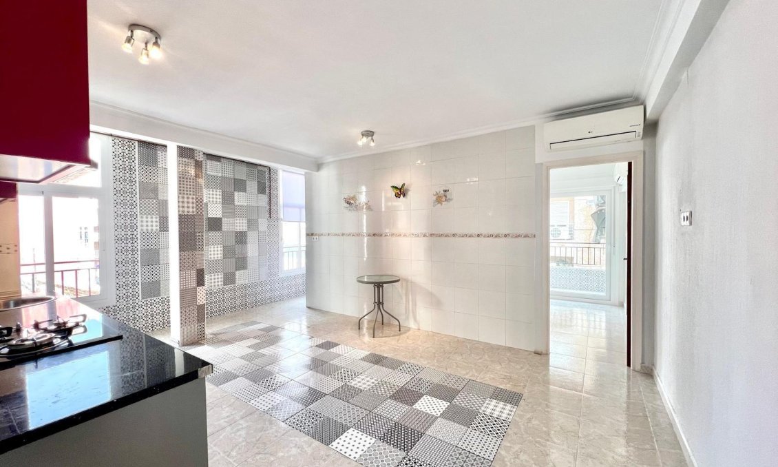 Használt Ingatlanok - Apartman -
Torrevieja - Paseo Maritimo