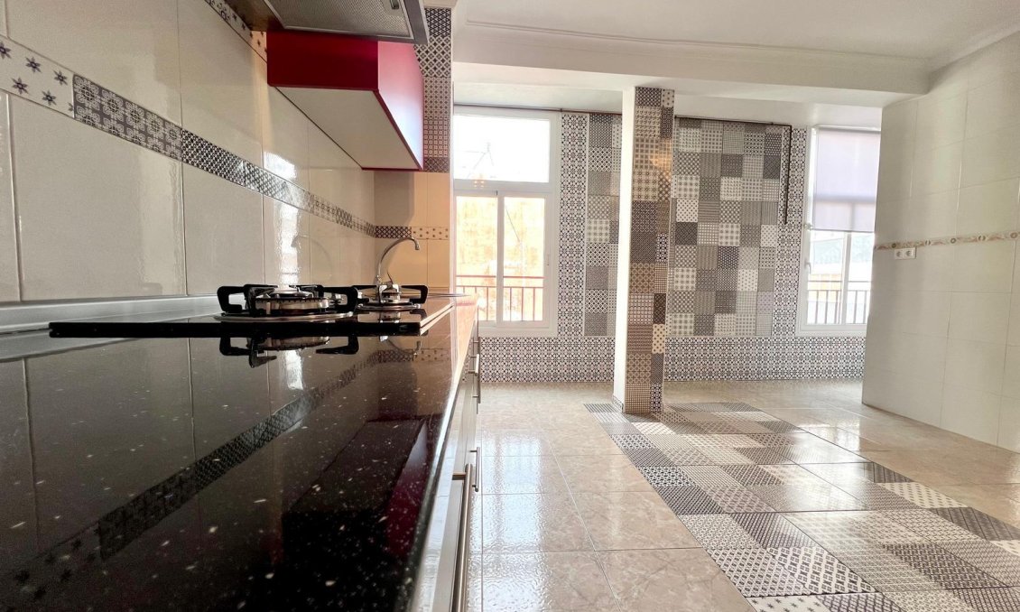 Használt Ingatlanok - Apartman -
Torrevieja - Paseo Maritimo