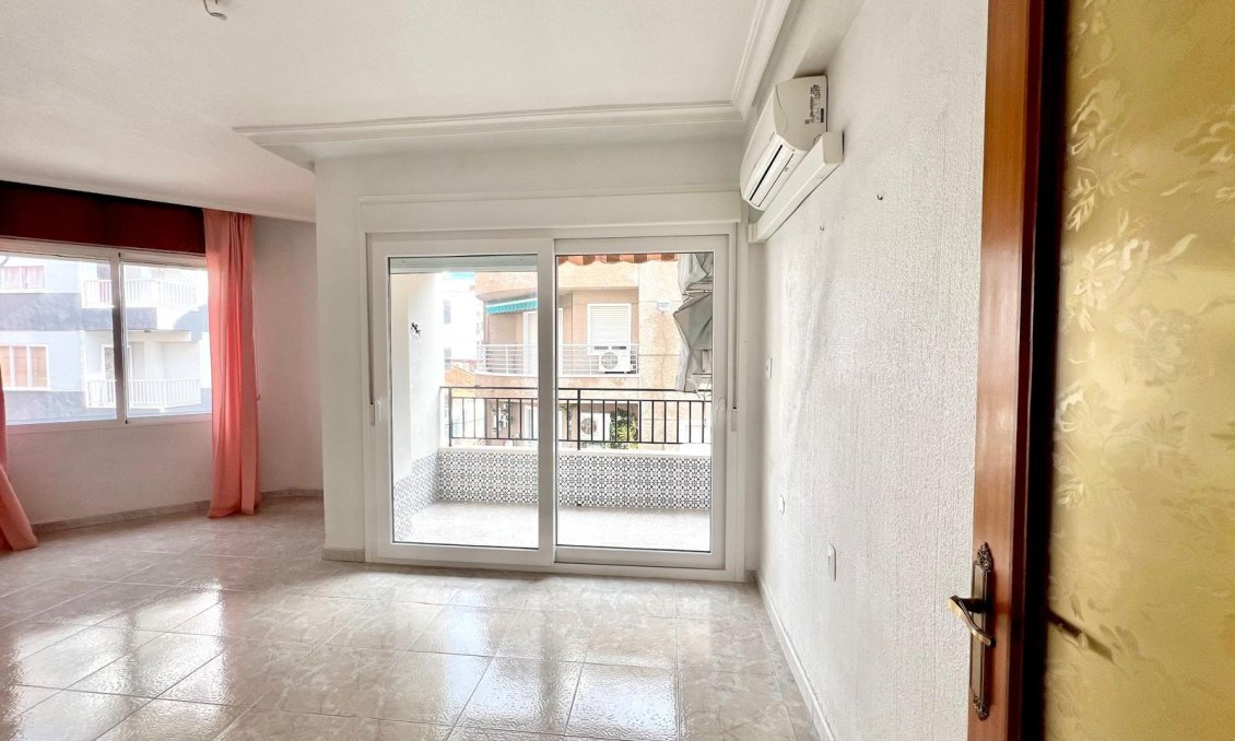 Használt Ingatlanok - Apartman -
Torrevieja - Paseo Maritimo