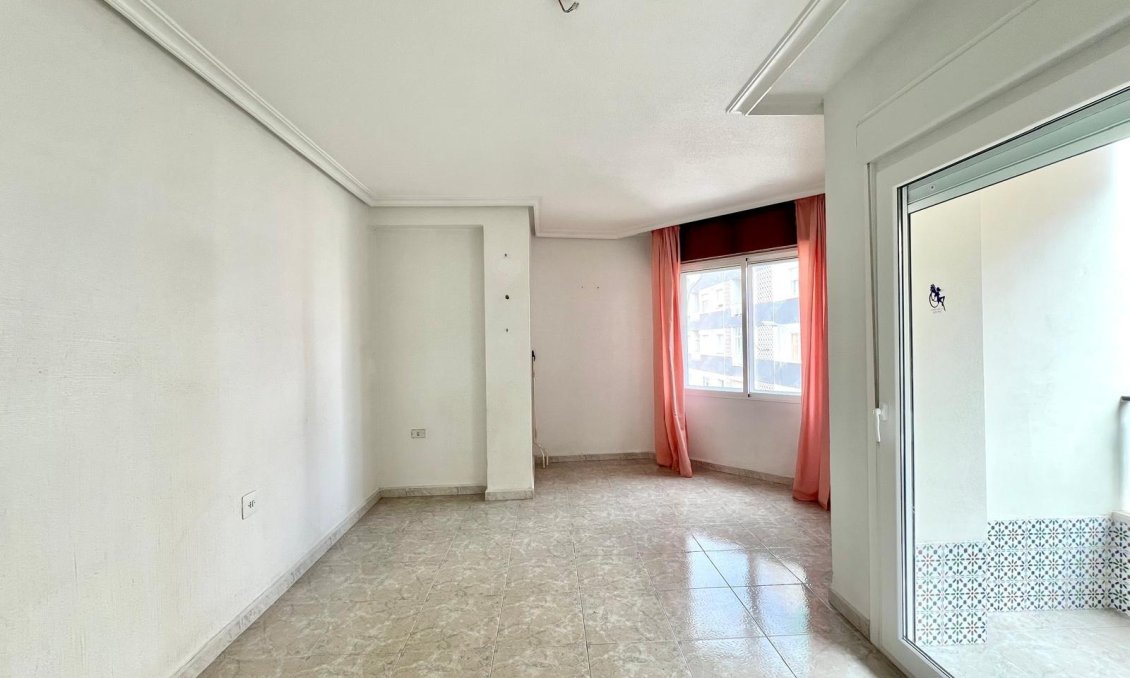 Használt Ingatlanok - Apartman -
Torrevieja - Paseo Maritimo