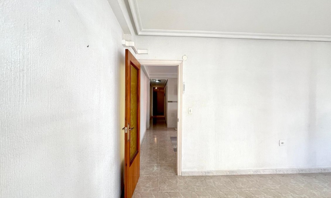 Használt Ingatlanok - Apartman -
Torrevieja - Paseo Maritimo