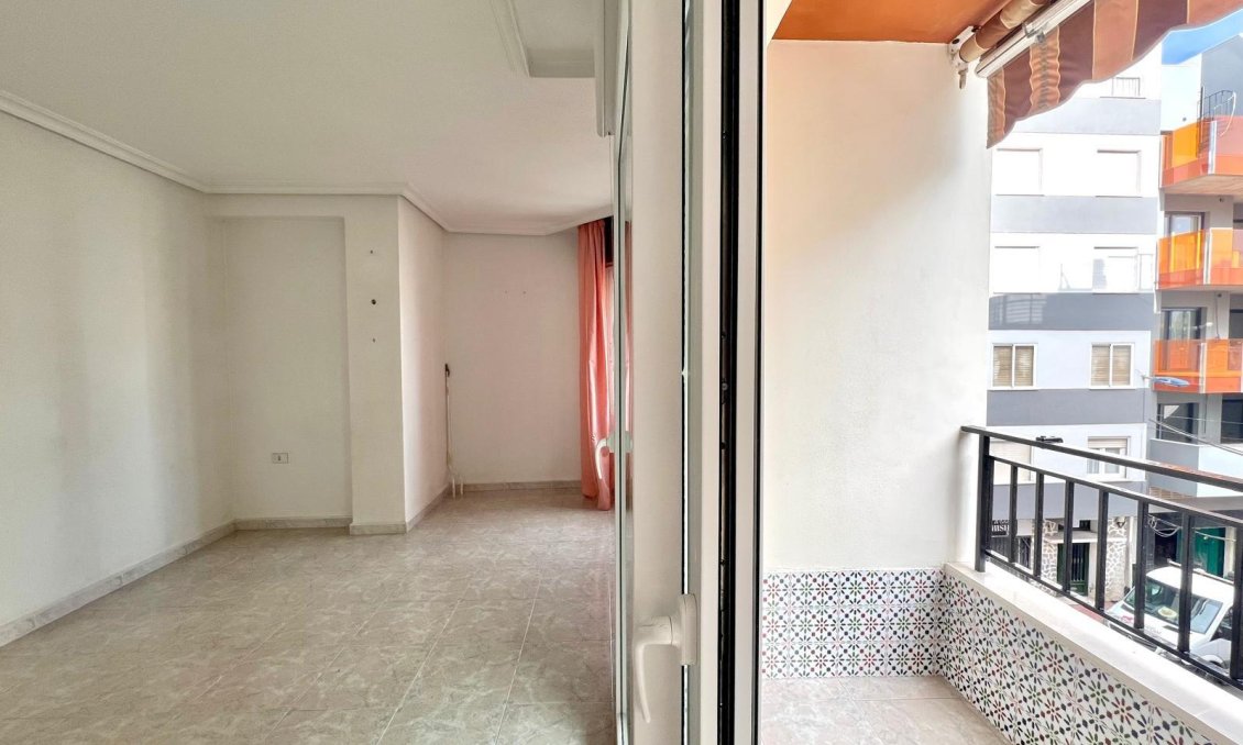 Használt Ingatlanok - Apartman -
Torrevieja - Paseo Maritimo