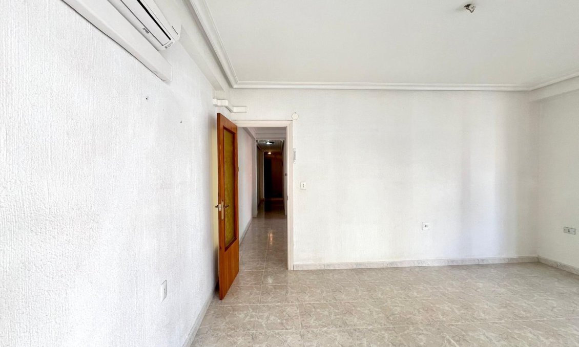 Használt Ingatlanok - Apartman -
Torrevieja - Paseo Maritimo