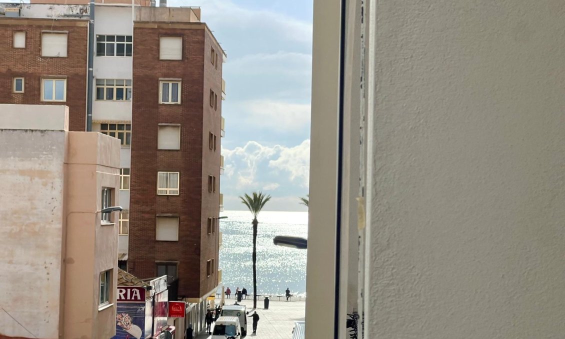 Használt Ingatlanok - Apartman -
Torrevieja - Paseo Maritimo