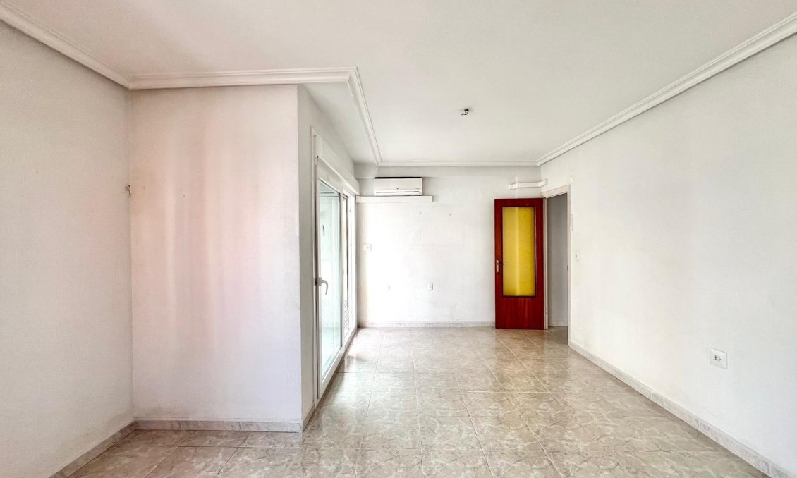 Használt Ingatlanok - Apartman -
Torrevieja - Paseo Maritimo