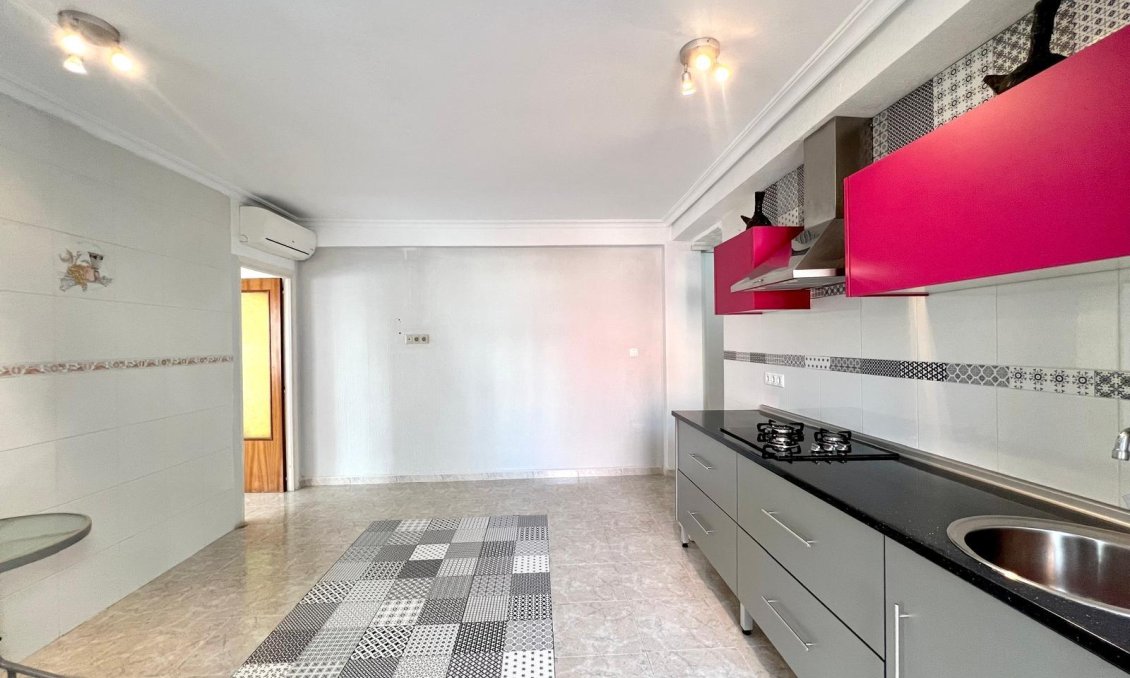 Használt Ingatlanok - Apartman -
Torrevieja - Paseo Maritimo