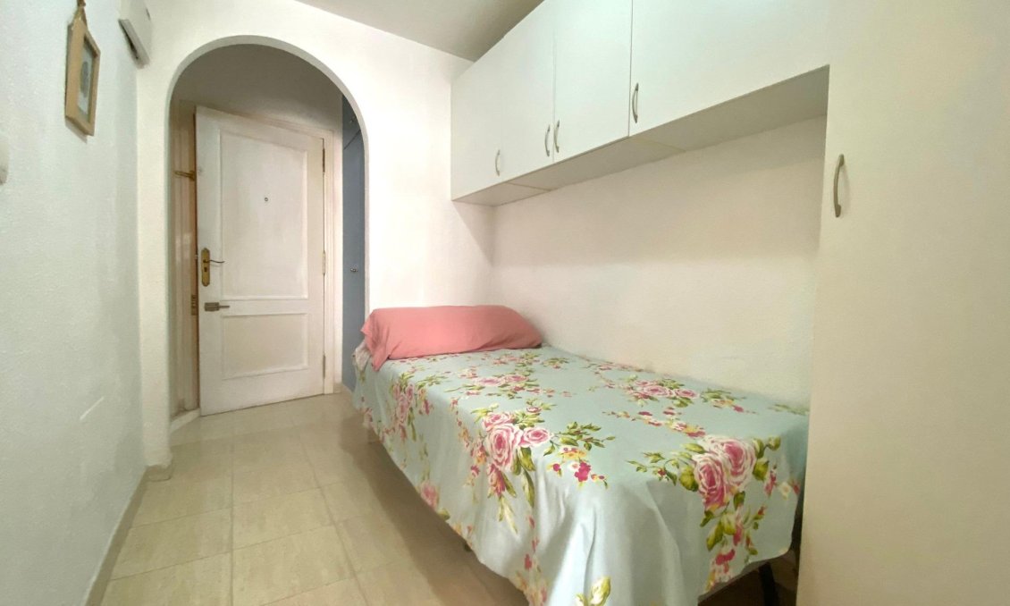 Használt Ingatlanok - Apartman -
Torrevieja - Estacion De Autobuses