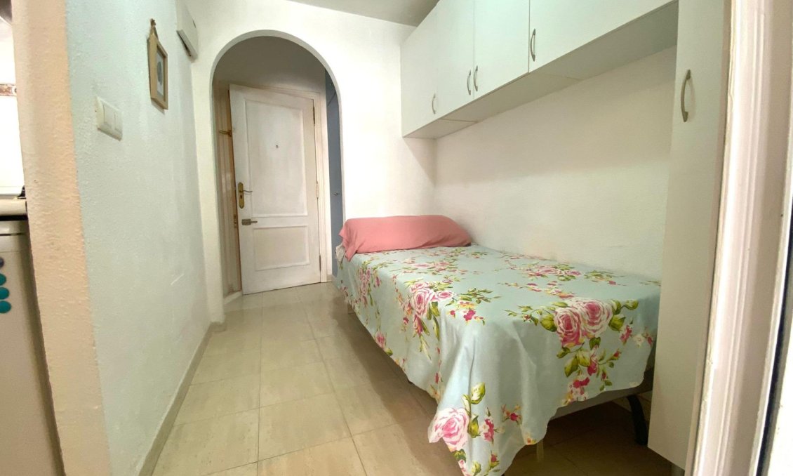 Használt Ingatlanok - Apartman -
Torrevieja - Estacion De Autobuses