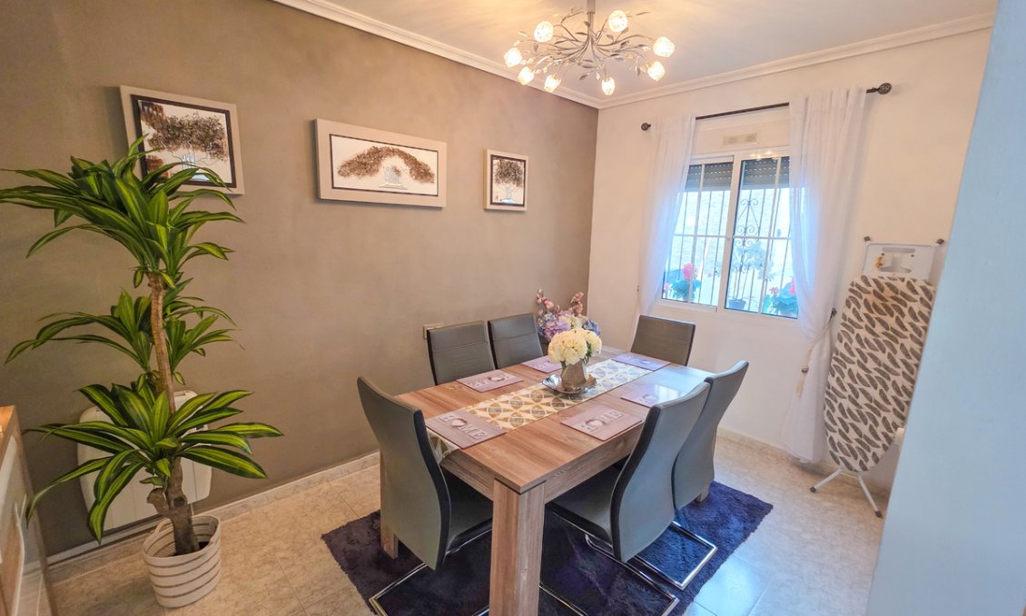 Használt Ingatlanok - Villa -
Villamartin - Costa Blanca