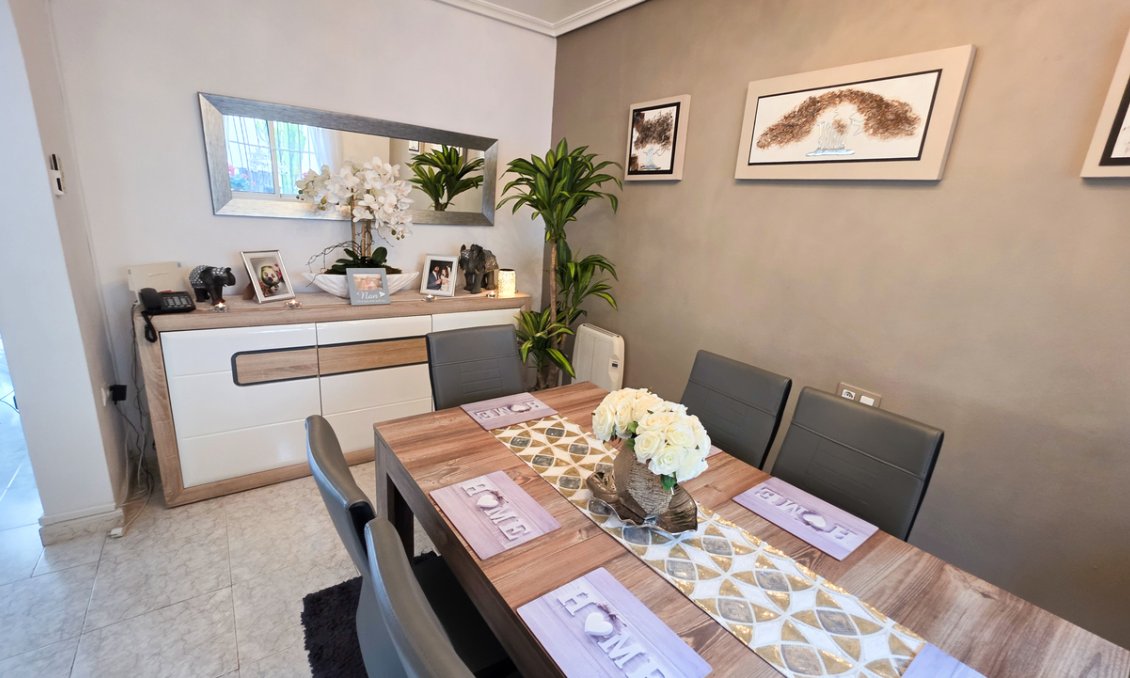 Használt Ingatlanok - Villa -
Villamartin - Costa Blanca