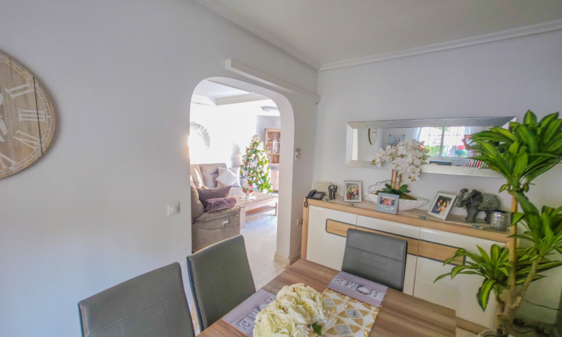 Használt Ingatlanok - Villa -
Villamartin - Costa Blanca