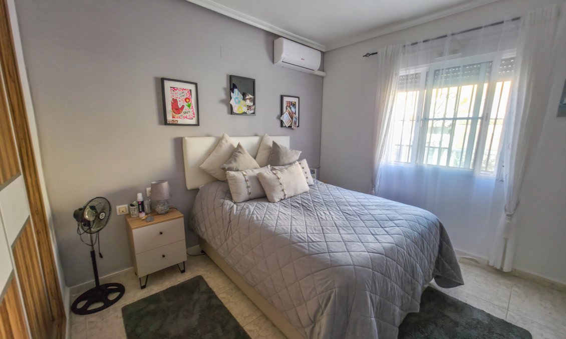 Használt Ingatlanok - Villa -
Villamartin - Costa Blanca