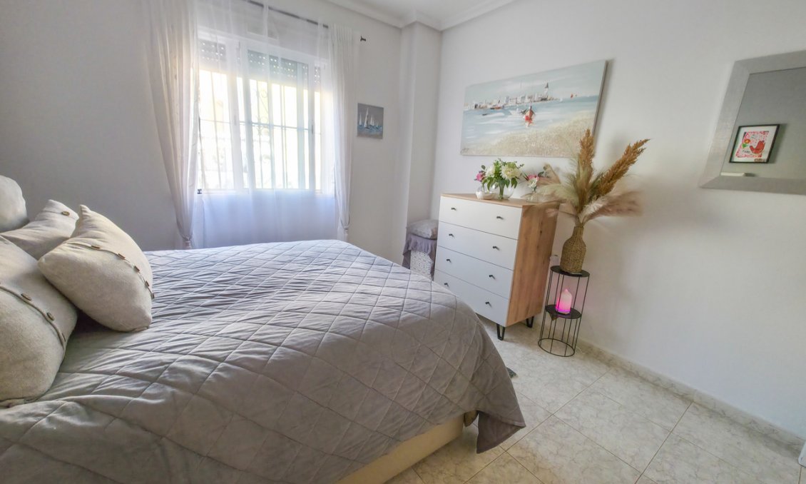 Használt Ingatlanok - Villa -
Villamartin - Costa Blanca