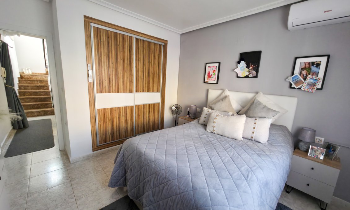 Használt Ingatlanok - Villa -
Villamartin - Costa Blanca