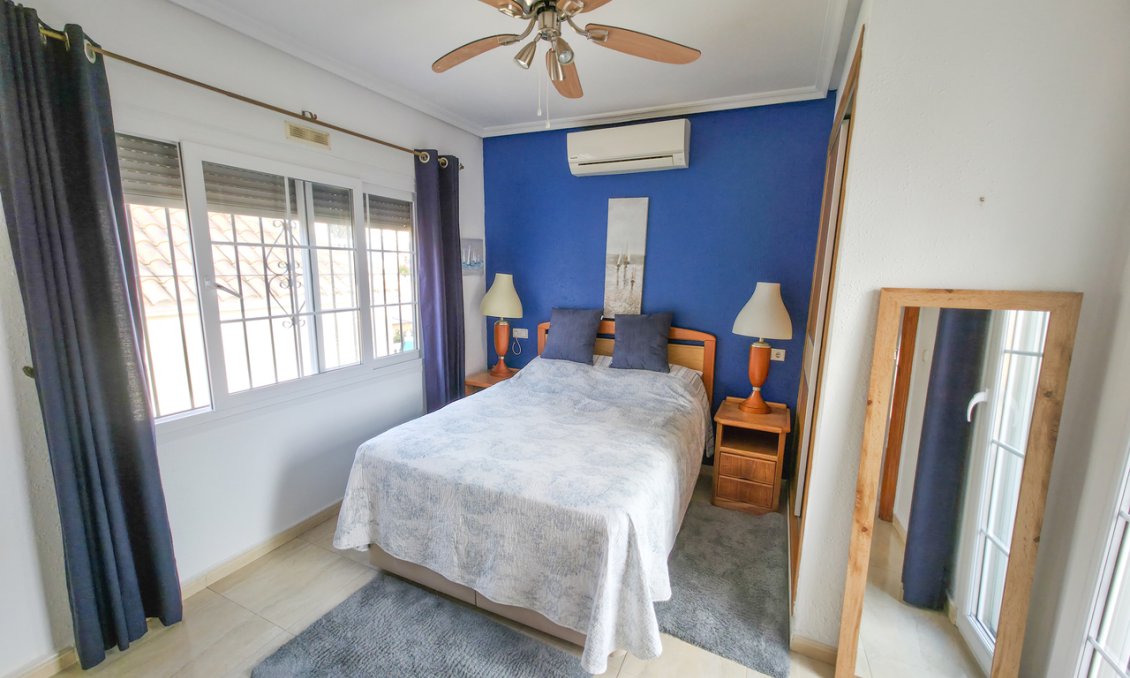 Használt Ingatlanok - Villa -
Villamartin - Costa Blanca