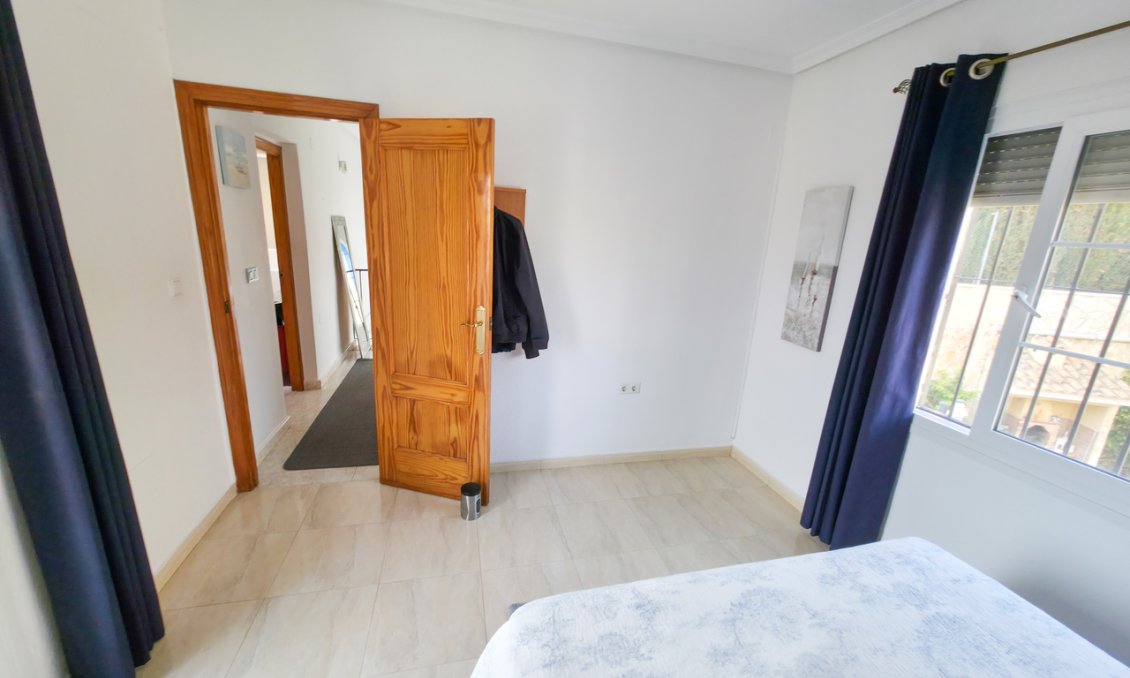 Használt Ingatlanok - Villa -
Villamartin - Costa Blanca