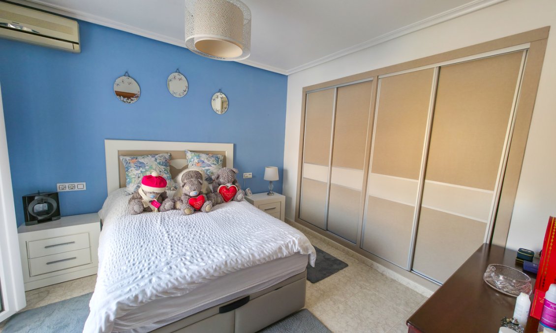 Használt Ingatlanok - Villa -
Villamartin - Costa Blanca