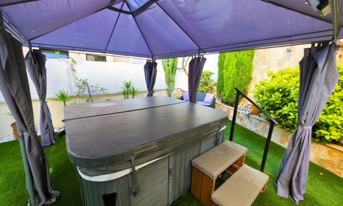 Használt Ingatlanok - Villa -
Villamartin - Costa Blanca