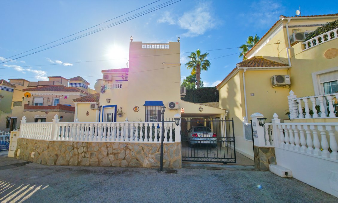 Használt Ingatlanok - Villa -
Villamartin - Costa Blanca