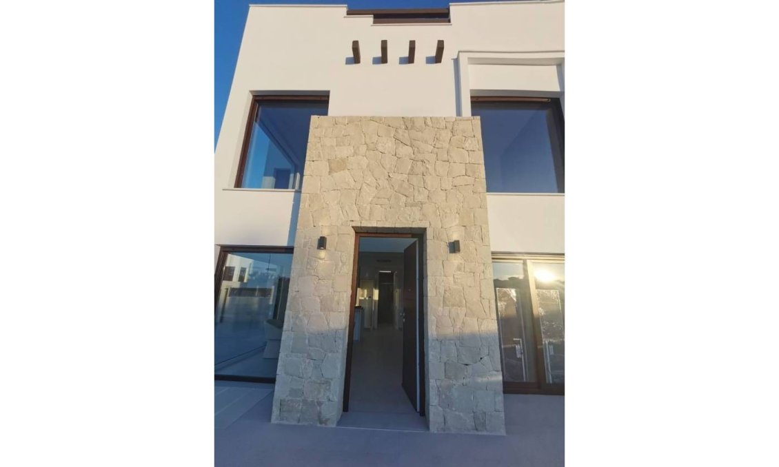 Használt Ingatlanok - Villa -
Los Montesinos - Costa Blanca