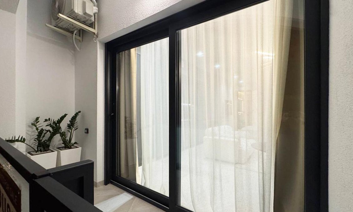 Revânzare - Apartament -
Torrevieja - Playa de los Locos