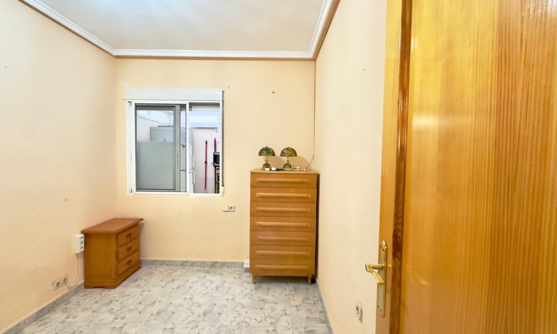 Használt Ingatlanok - Apartman -
Torrevieja - La Mata Pueblo