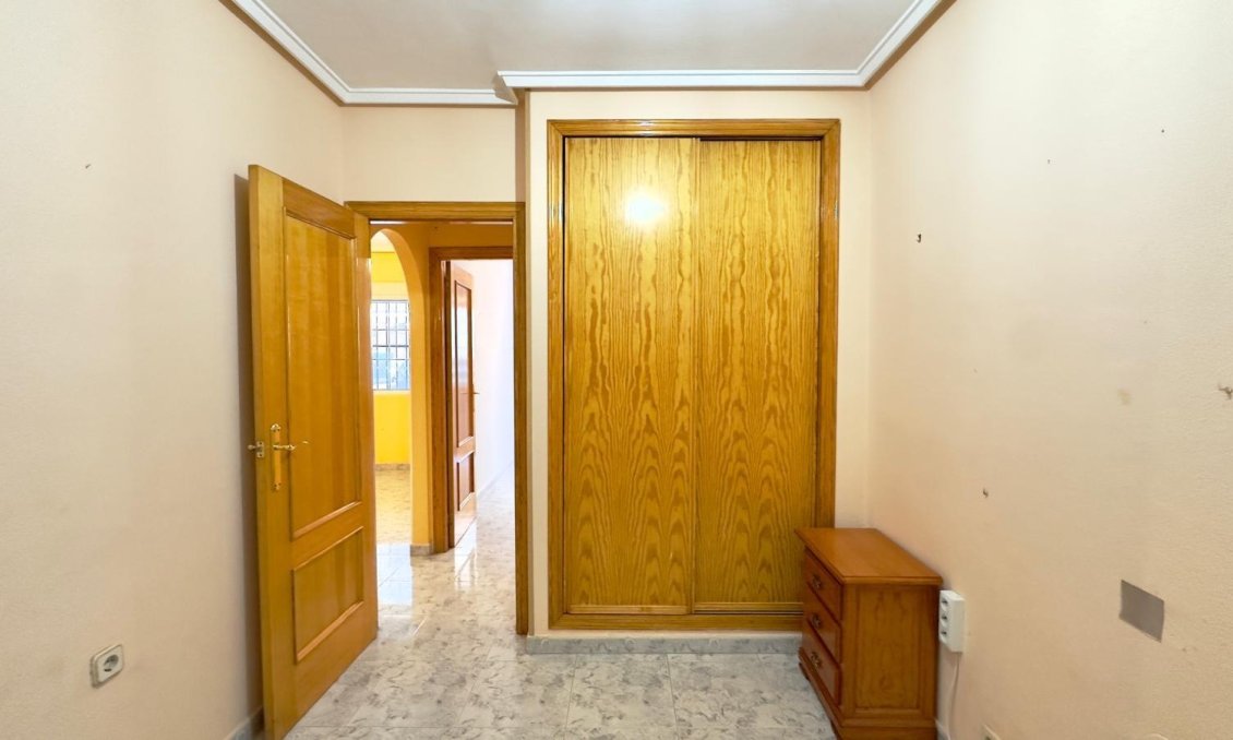 Használt Ingatlanok - Apartman -
Torrevieja - La Mata Pueblo