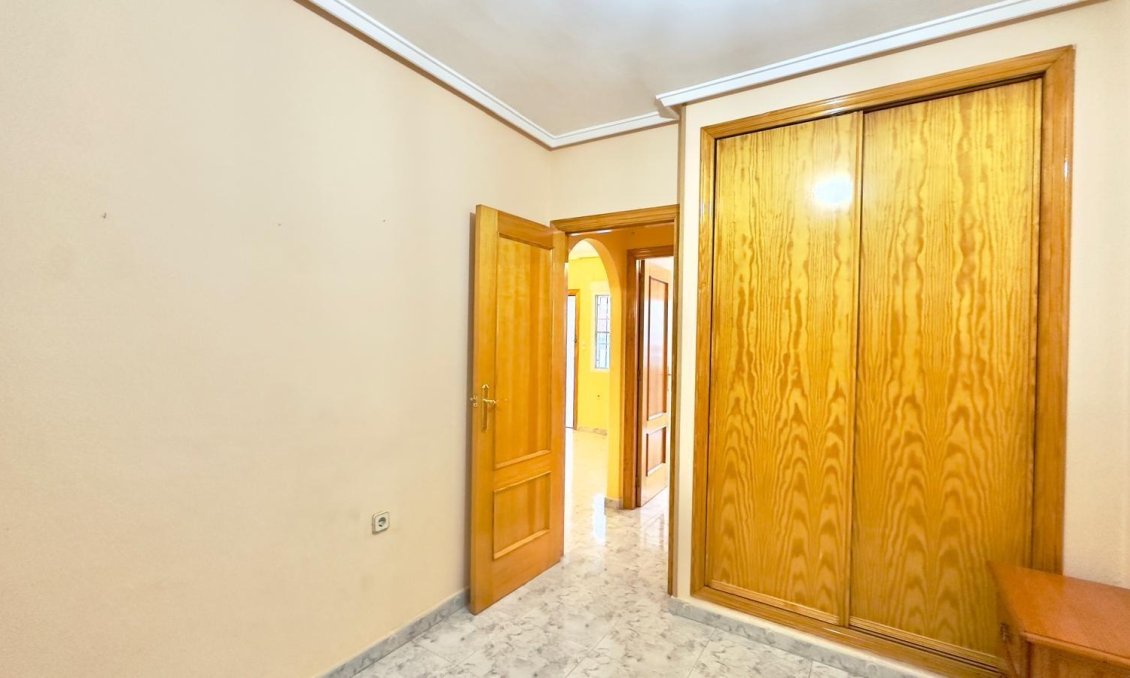 Használt Ingatlanok - Apartman -
Torrevieja - La Mata Pueblo