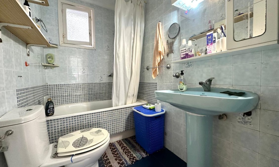 Használt Ingatlanok - Apartman -
Torrevieja - Estacion De Autobuses