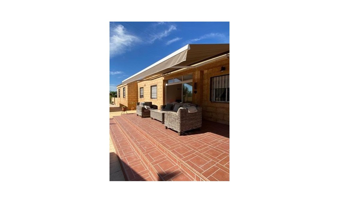 Használt Ingatlanok - Villa -
Albatera - Campo De Albatera