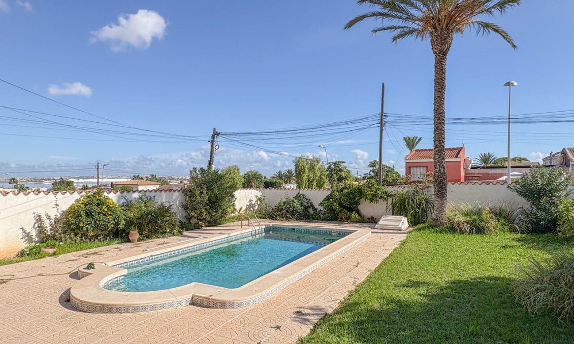 Használt Ingatlanok - Villa -
Los Balcones - Costa Blanca