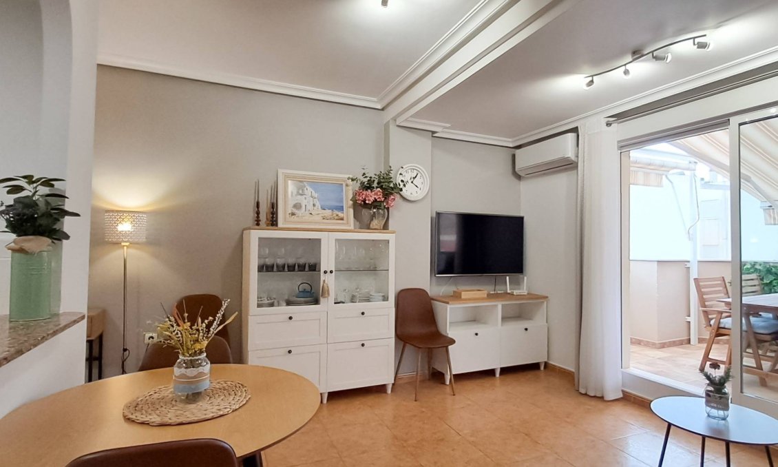 Használt Ingatlanok - Tetőtéri lakás -
Torrevieja - La Mata