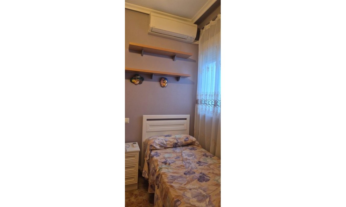 Használt Ingatlanok - Apartman -
Torrevieja - La Mata Pueblo