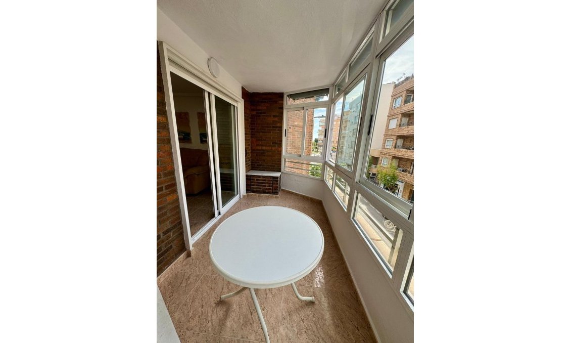 Használt Ingatlanok - Apartman -
Torrevieja - Centrum