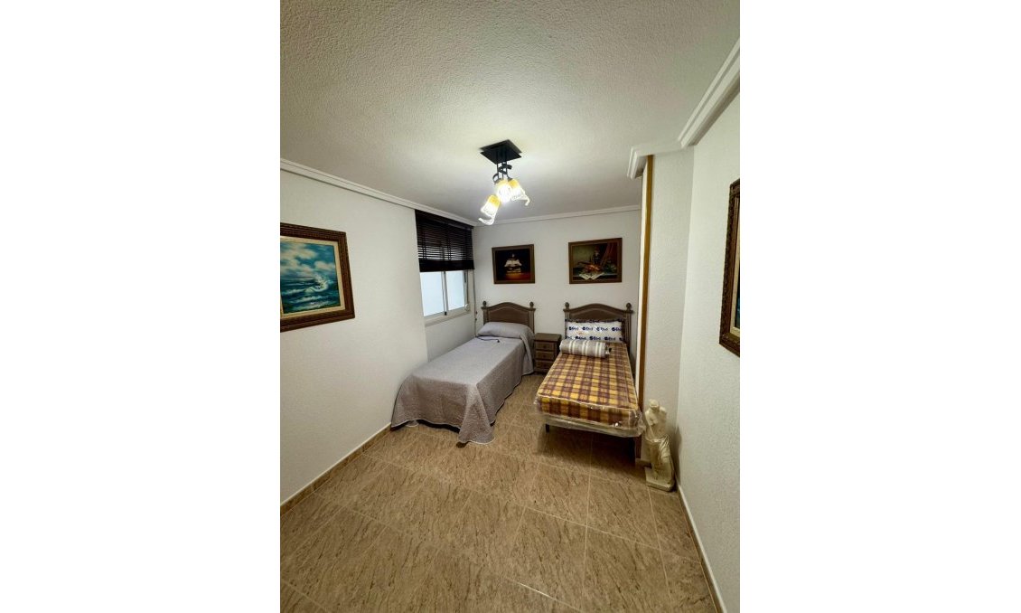 Használt Ingatlanok - Apartman -
Torrevieja - Centrum