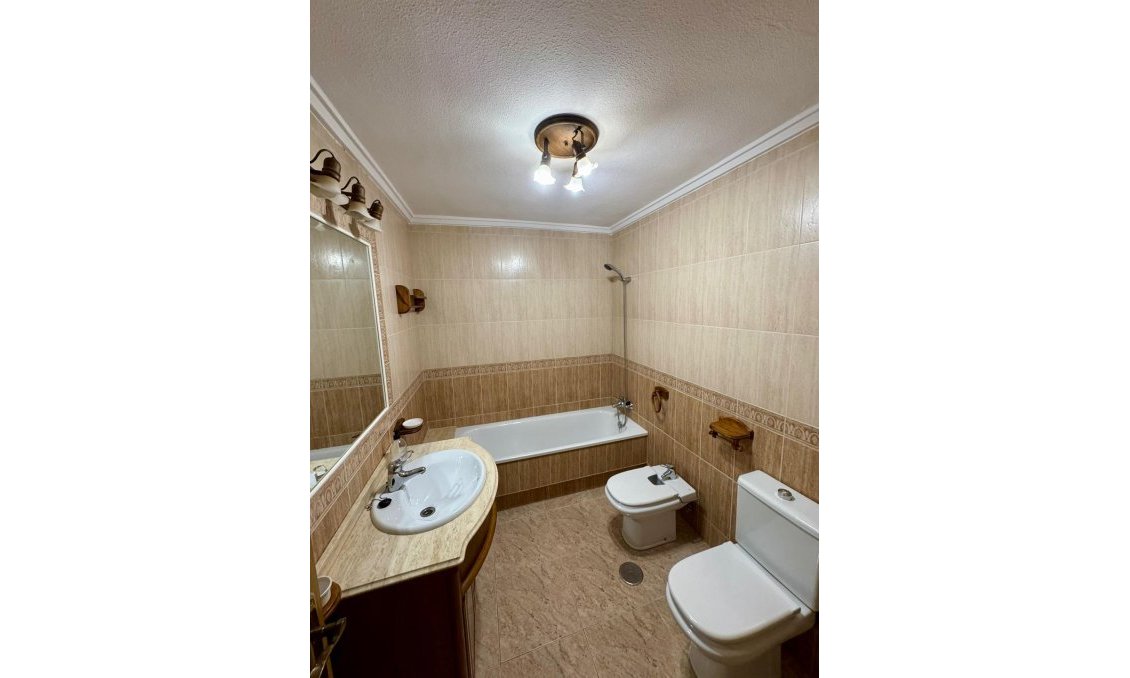 Használt Ingatlanok - Apartman -
Torrevieja - Centrum