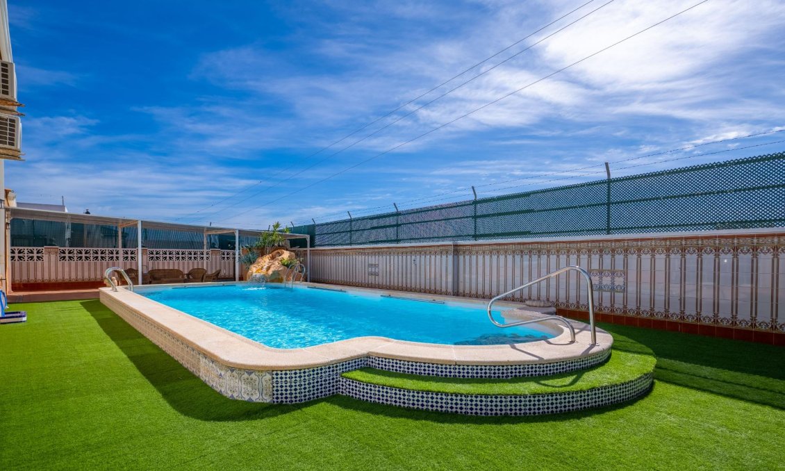 Használt Ingatlanok - Villa -
Torrevieja - El Chaparral