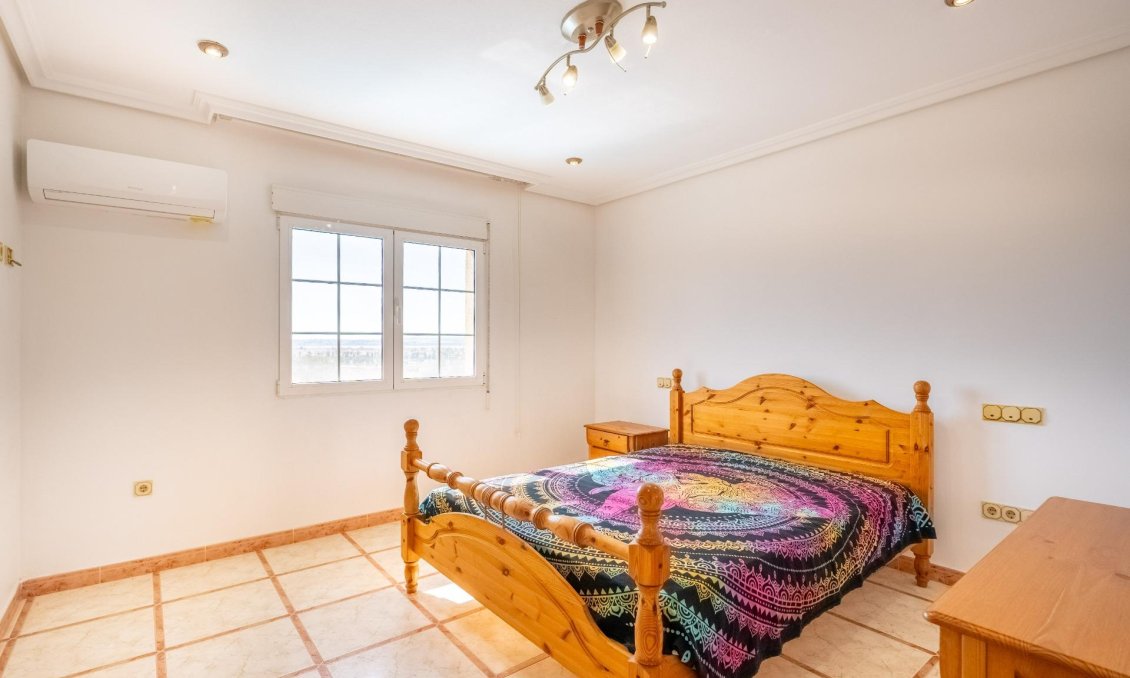 Használt Ingatlanok - Villa -
Torrevieja - El Chaparral