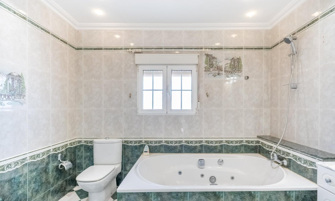 Használt Ingatlanok - Villa -
Torrevieja - El Chaparral