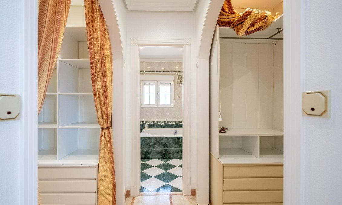 Használt Ingatlanok - Villa -
Torrevieja - El Chaparral