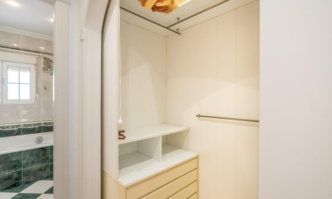 Használt Ingatlanok - Villa -
Torrevieja - El Chaparral