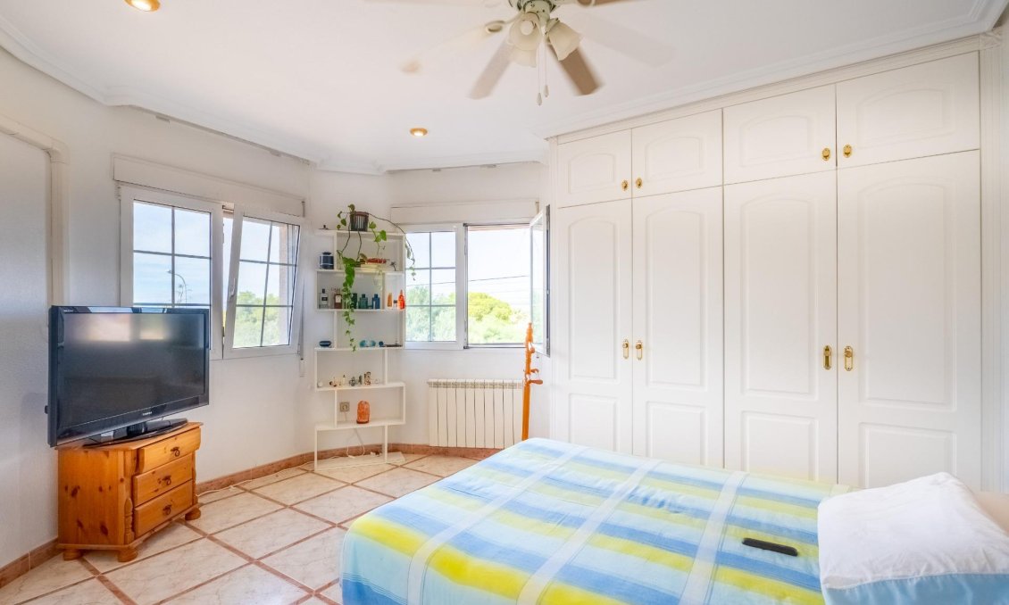 Használt Ingatlanok - Villa -
Torrevieja - El Chaparral