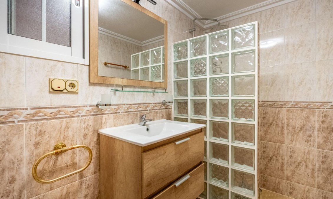 Használt Ingatlanok - Villa -
Torrevieja - El Chaparral