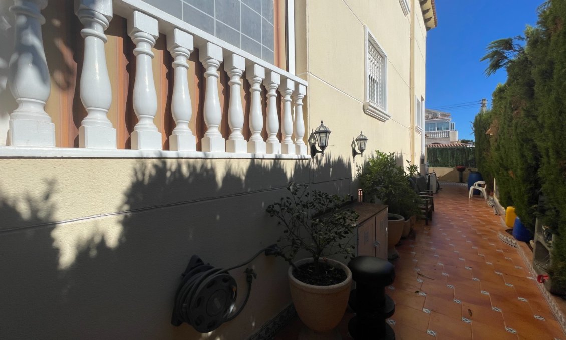 Használt Ingatlanok - Villa -
Guardamar del Segura - Costa Blanca