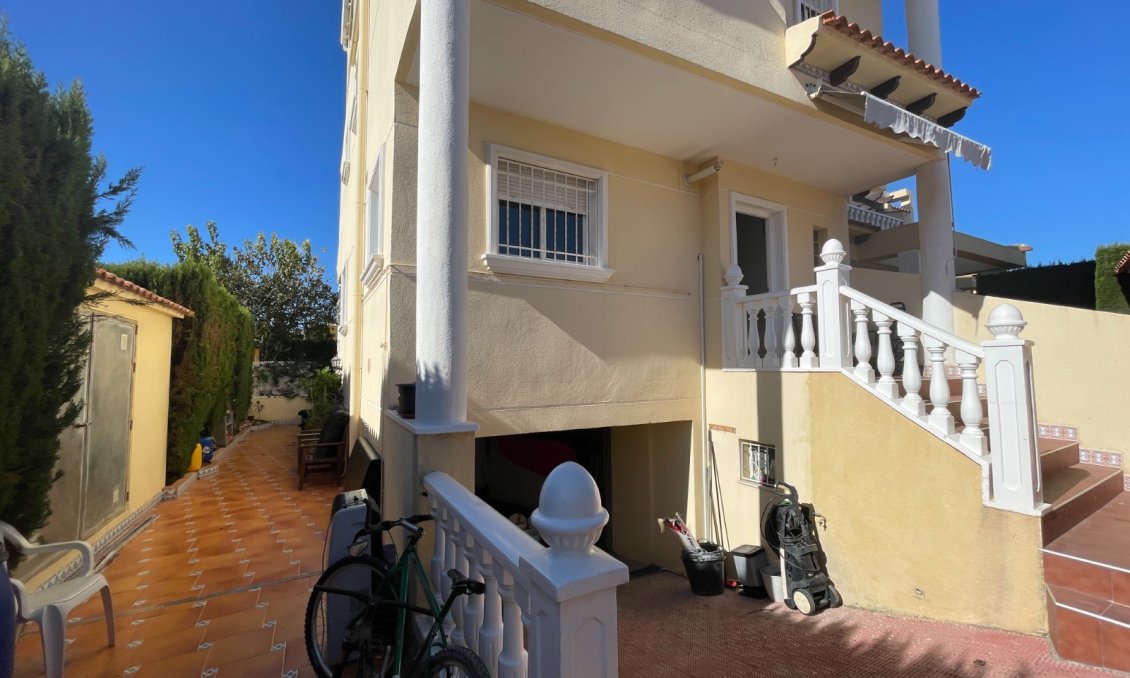 Használt Ingatlanok - Villa -
Guardamar del Segura - Costa Blanca