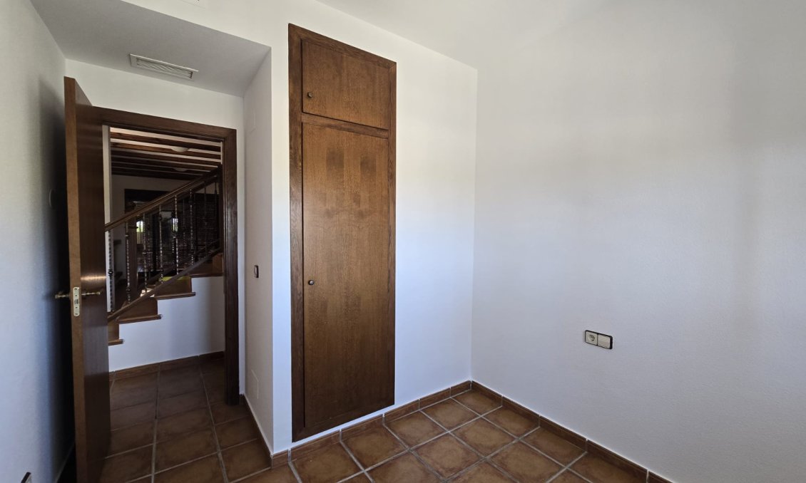 Használt Ingatlanok - Kétszintes lakás -
Algorfa - Inland